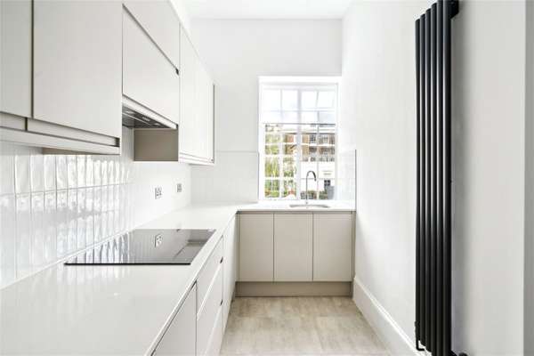 Flat Strathearn Place in City of Westminster