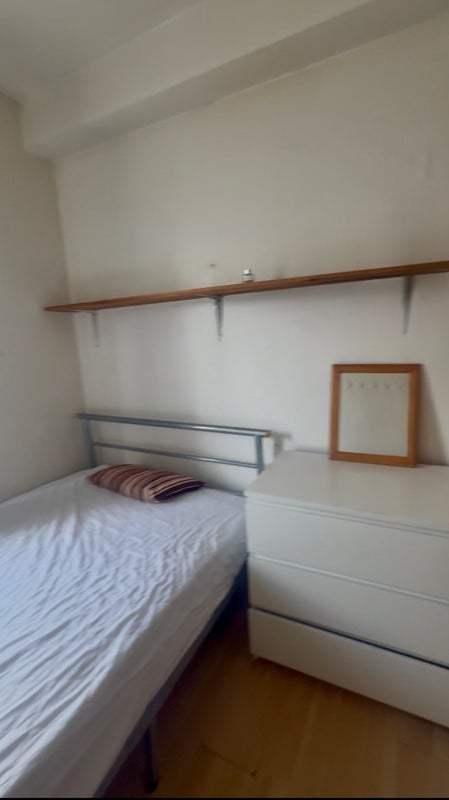 Room Harold Grove in Leeds