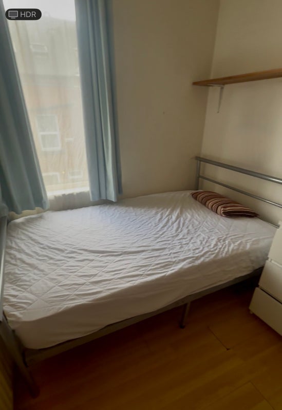 Room Harold Grove in Leeds