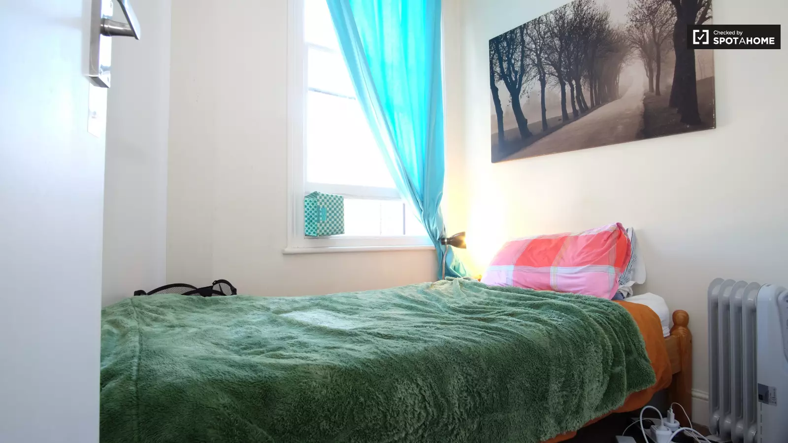 Flat Byam Street in Greater London