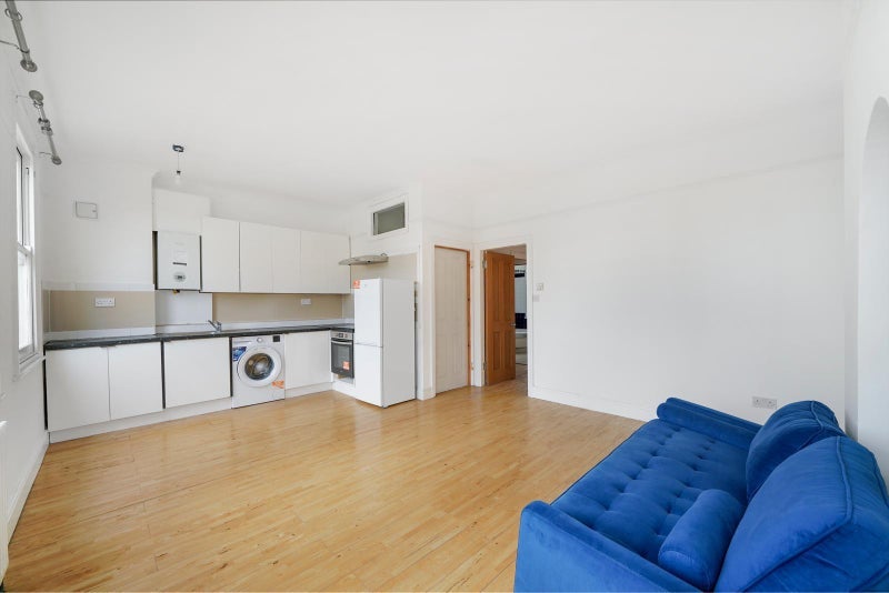 Flat Woodstock Road in Greater London