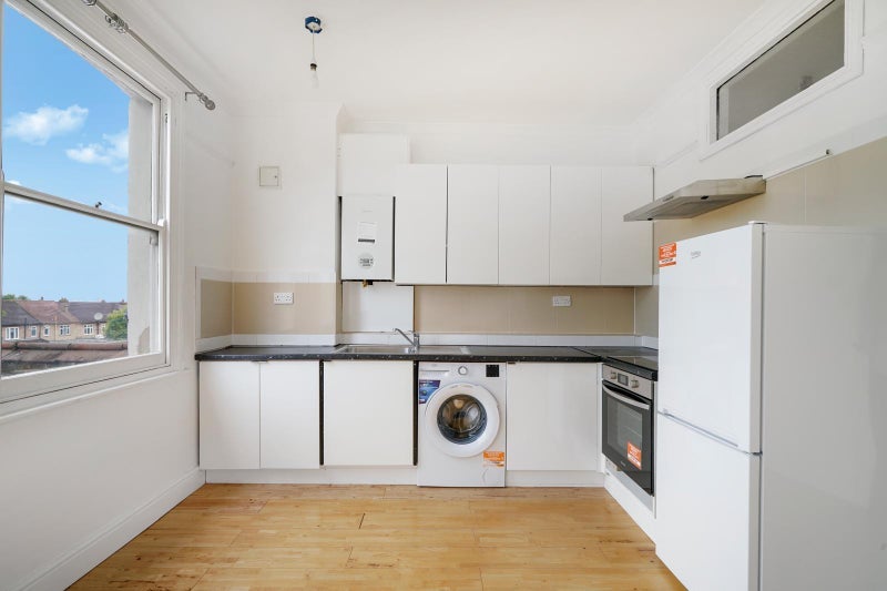 Flat Woodstock Road in Greater London