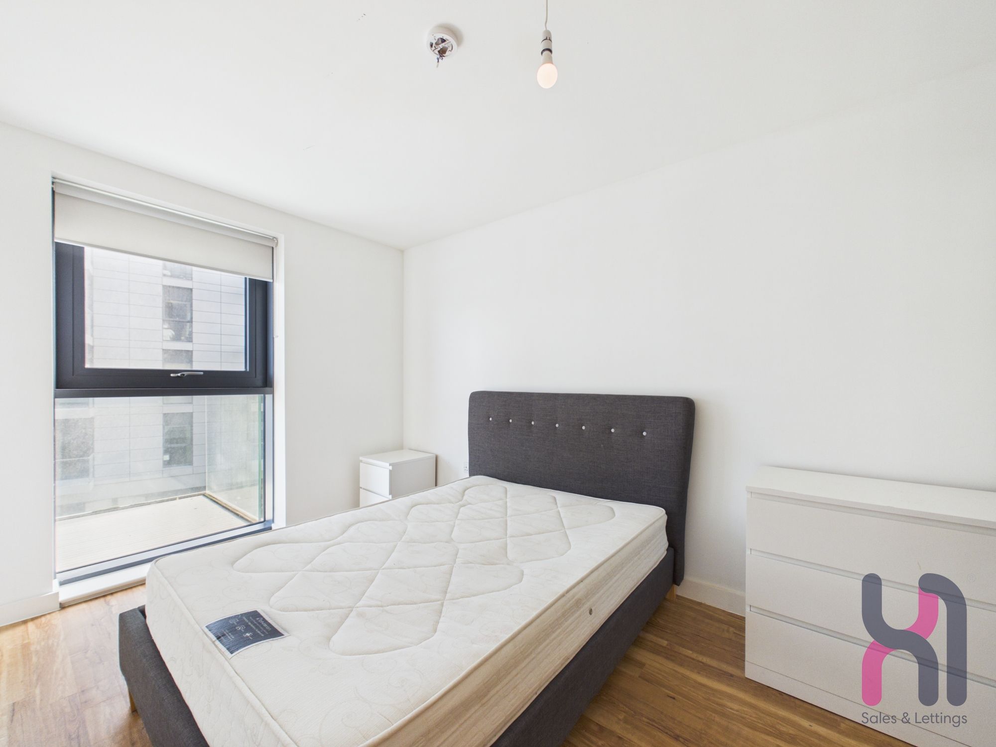 Flat Pomona Strand in Trafford