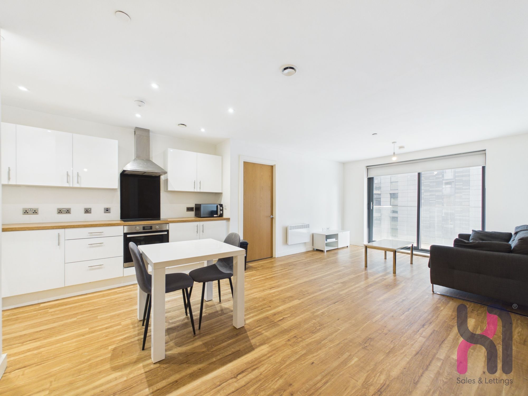 Flat Pomona Strand in Trafford