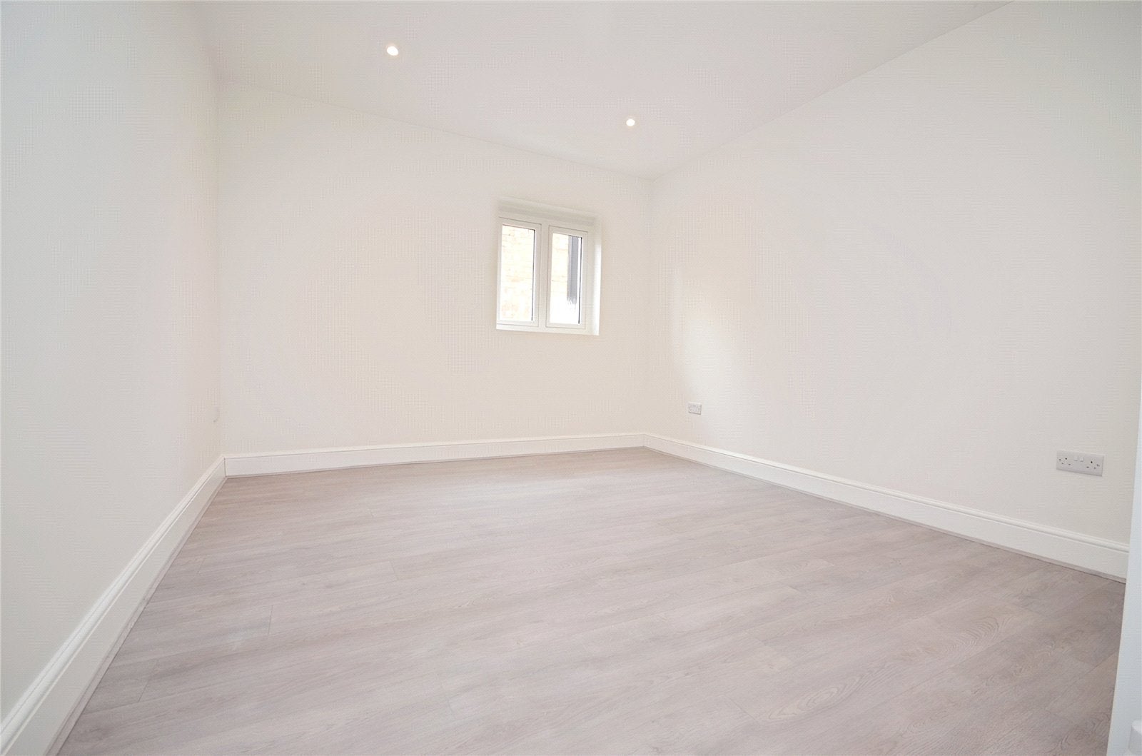 Flat Braintree Road in Witham