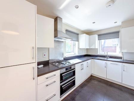 Flat Otter Way in Greater London