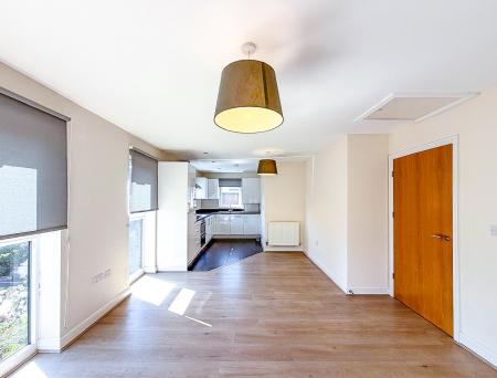 Flat Otter Way in Greater London