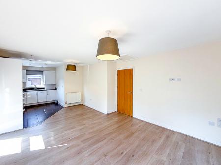 Flat Otter Way in Greater London