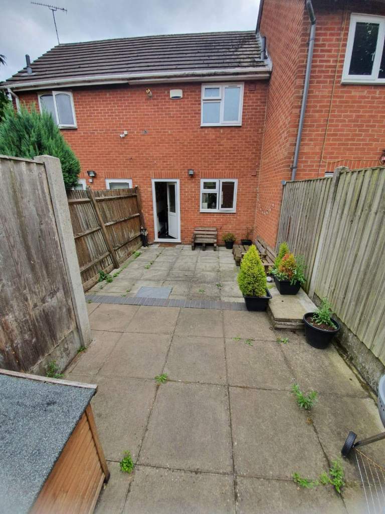 House Dawes Close in Coventry