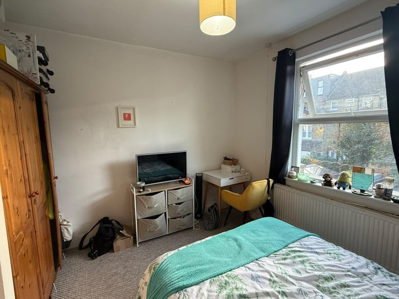 Flat Thornton Avenue in Greater London