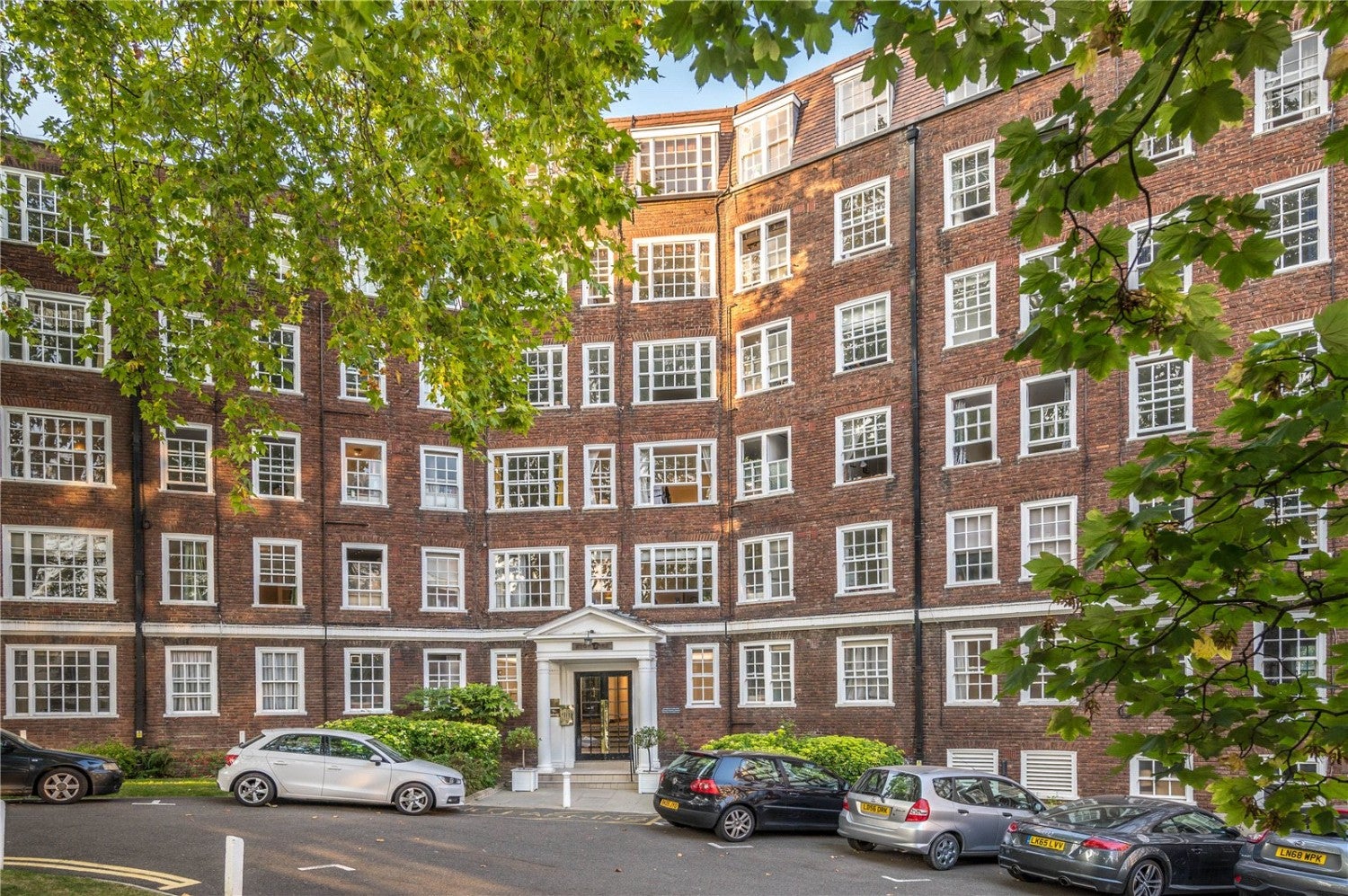 Flat Eton College Road in Greater London