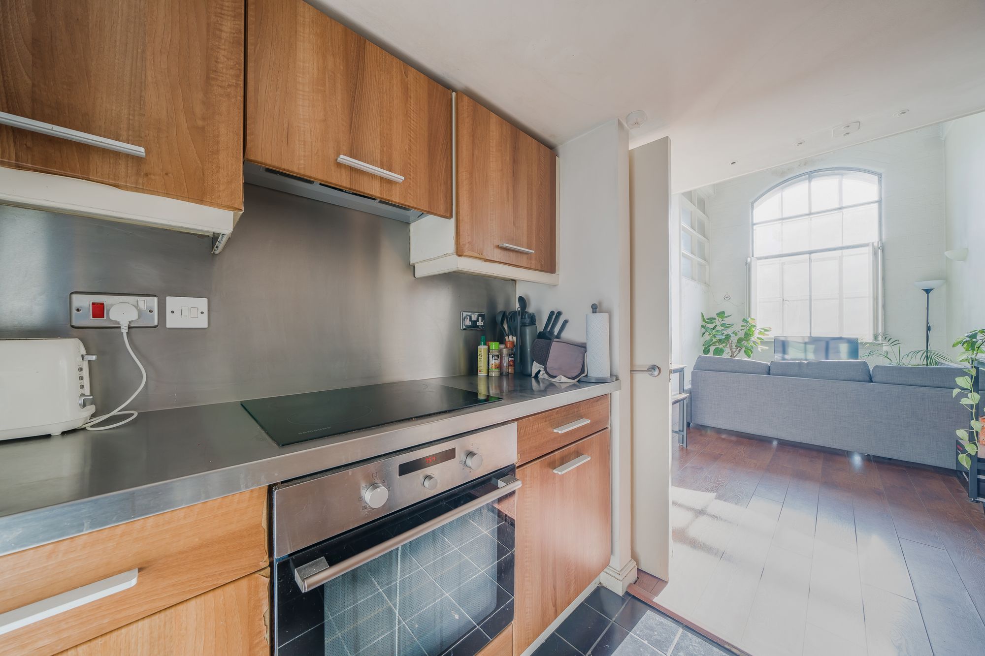 Flat Fairfield Road in Greater London