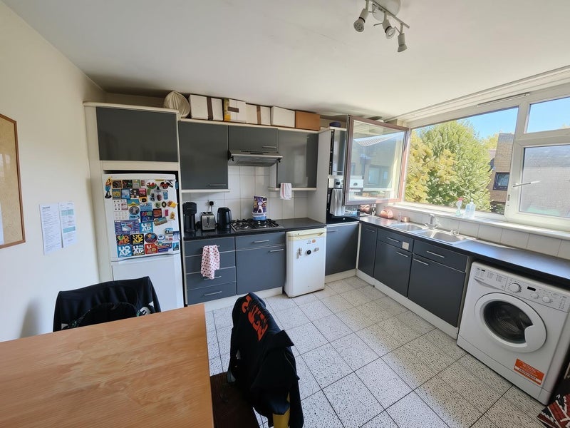 Room Siward Road in Greater London