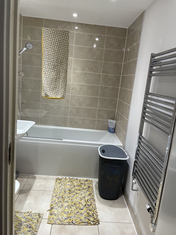 Room Windsor Road in Slough