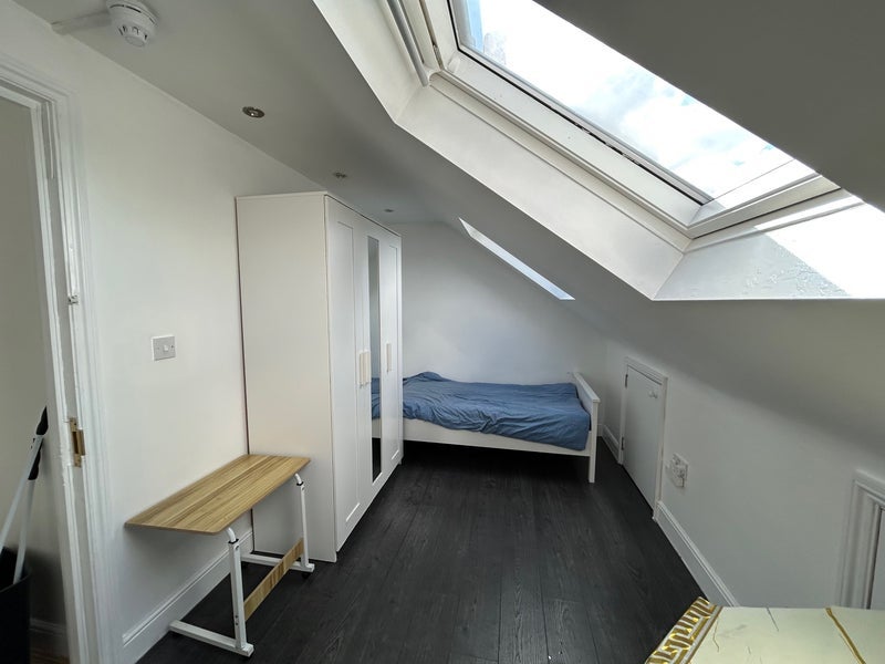Room Lister Gardens in Greater London