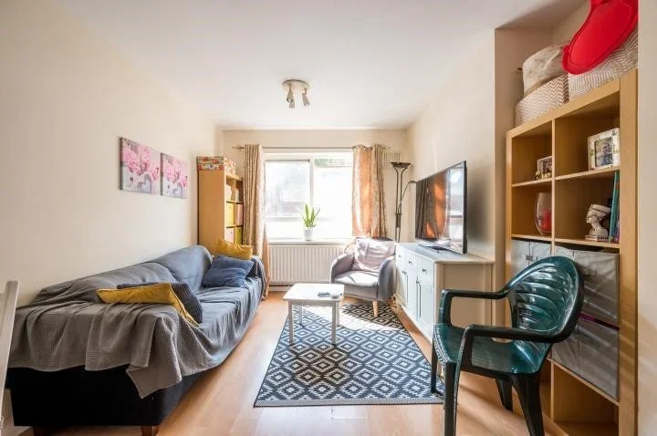 Flat Claverdale Road in Greater London