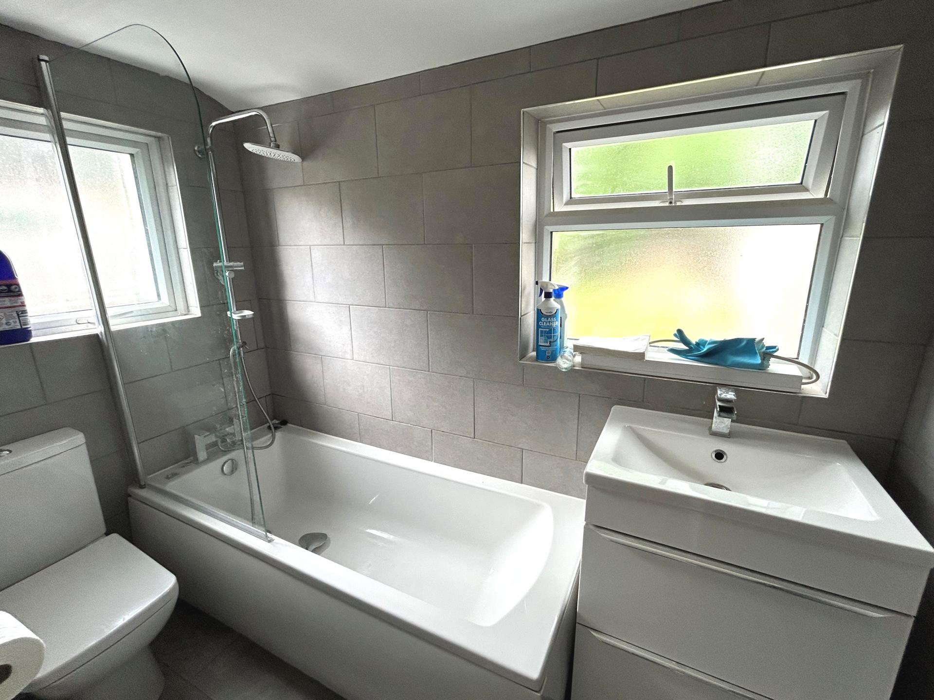Room Thornton Road in Welwyn Hatfield