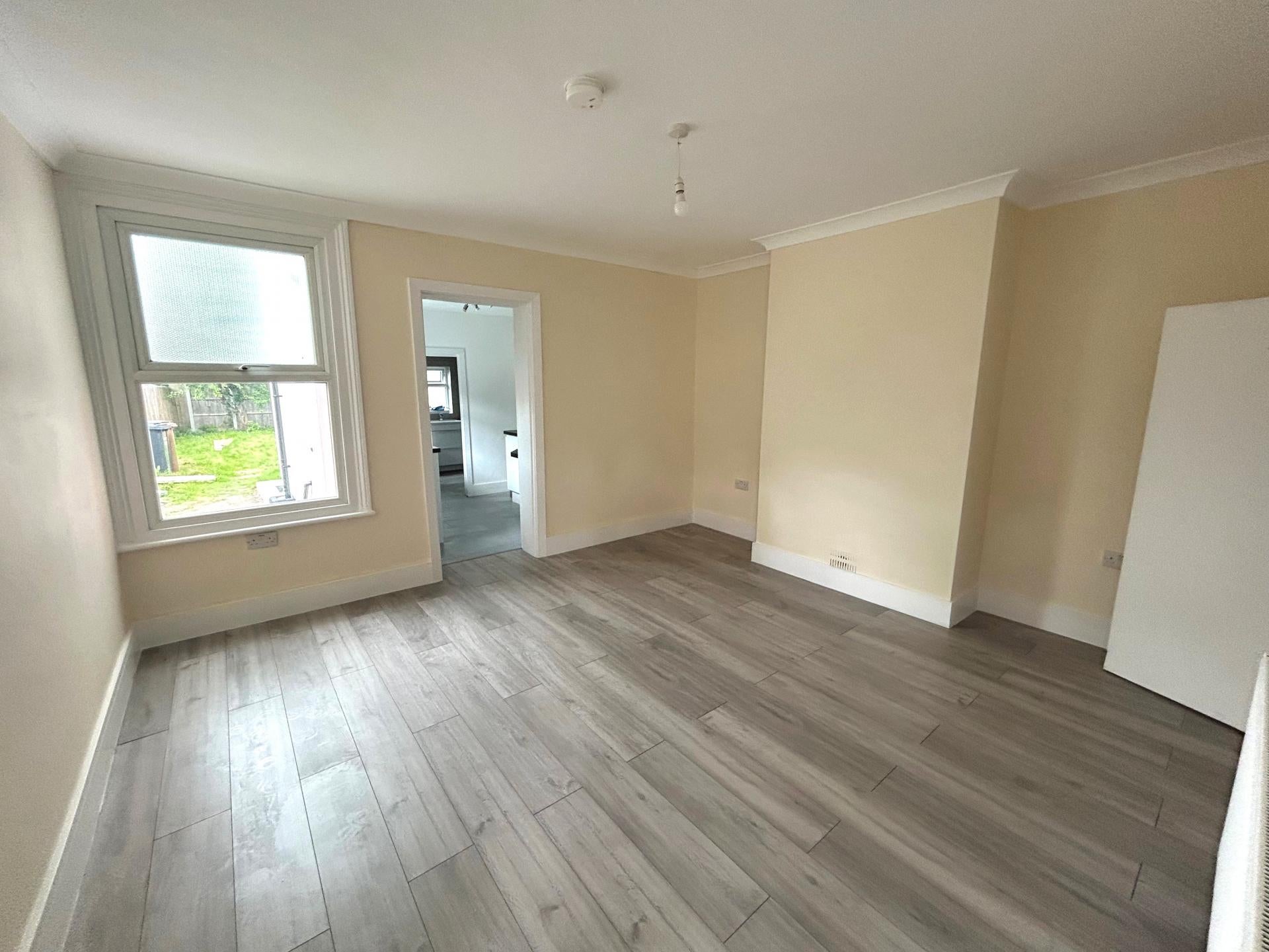 Room Thornton Road in Welwyn Hatfield