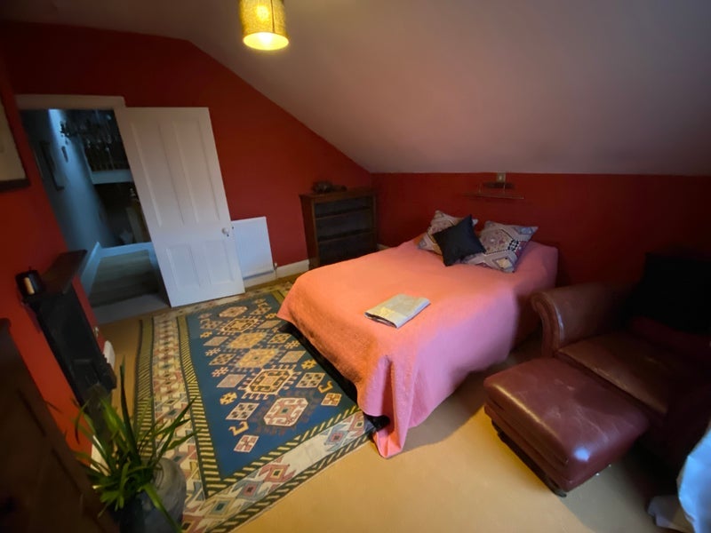Room Cotham Road in Bristol