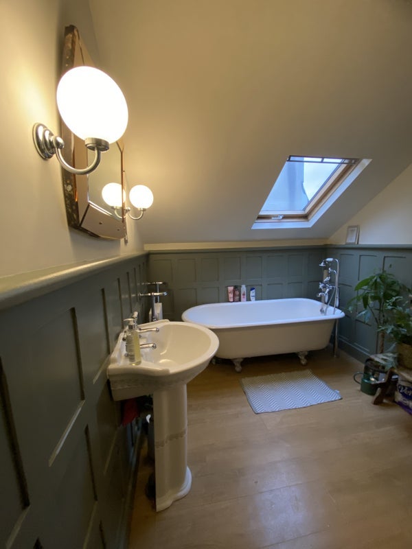 Room Cotham Road in Bristol