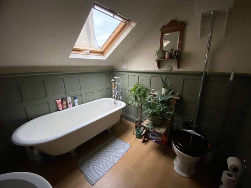 Room Cotham Road in Bristol