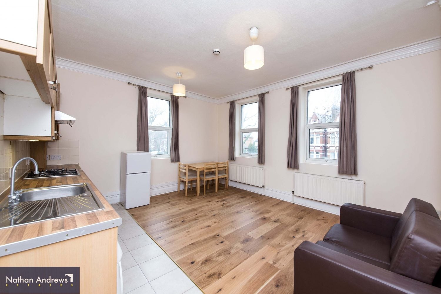 Flat Chiswick High Road in Greater London