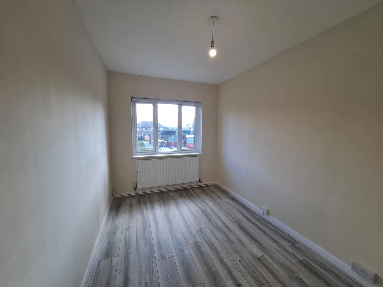 Flat Princess Avenue in East Tilbury