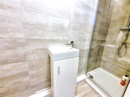 Flat Hopgood Street in Greater London