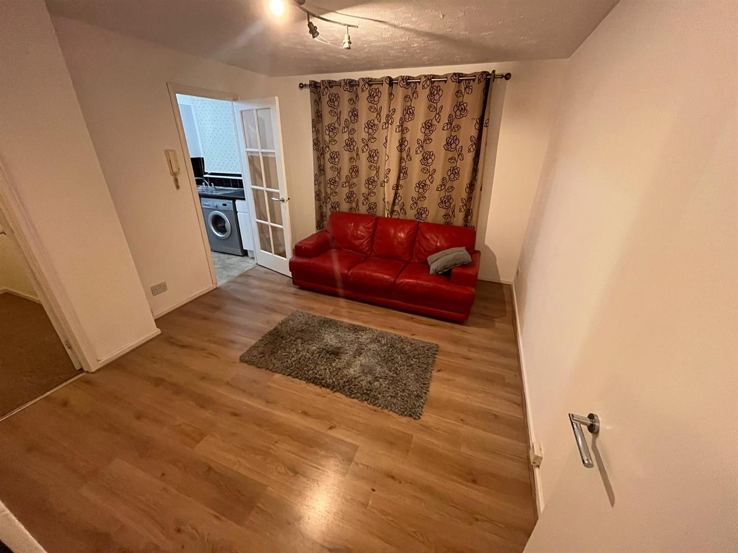 Flat Love Lane in Greater London