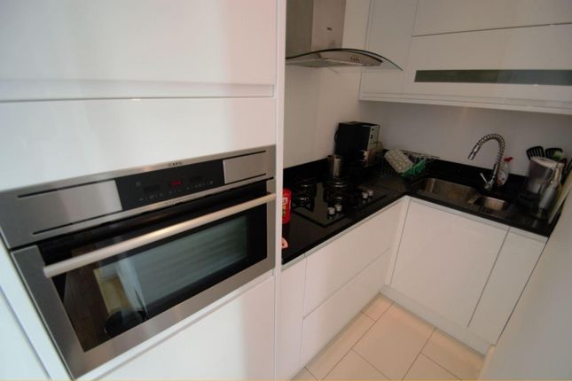 Flat Queensborough Terrace in City of Westminster