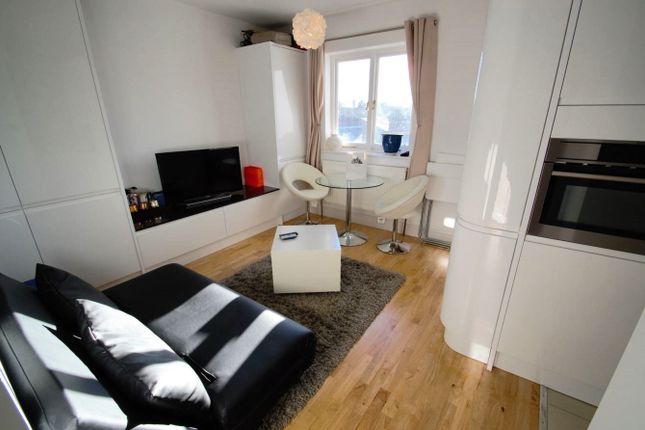 Flat Queensborough Terrace in City of Westminster