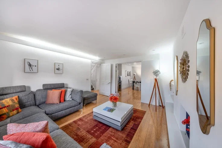 Flat Lower Belgrave Street in City of Westminster