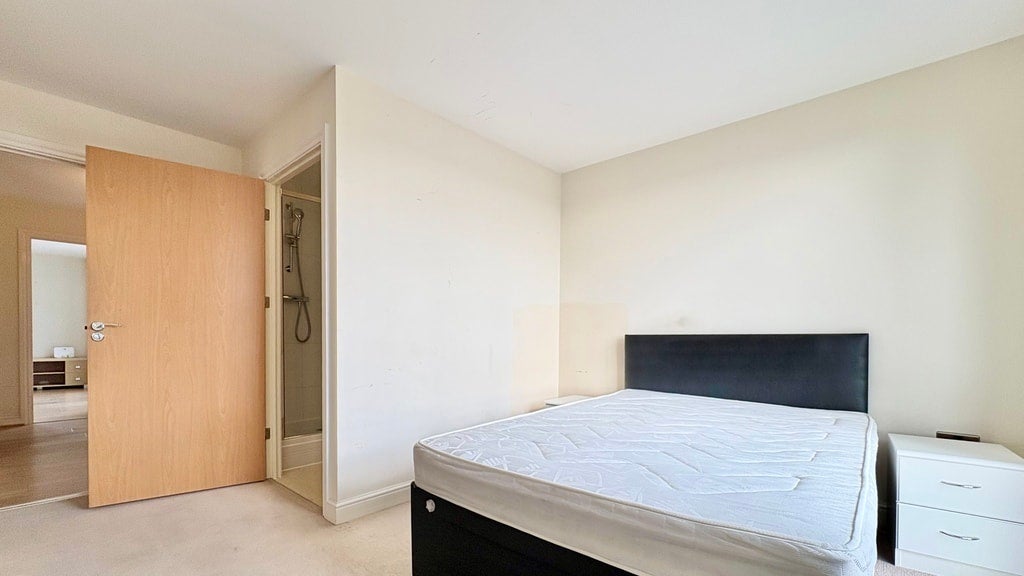 Flat Tanner Close in Greater London
