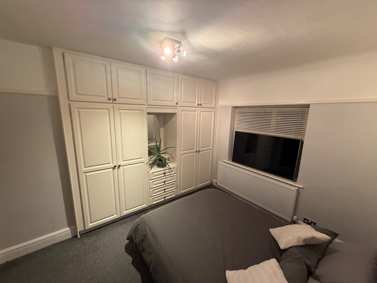 Flat Warwick Road in Greater London