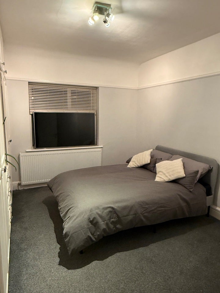 Flat Warwick Road in Greater London