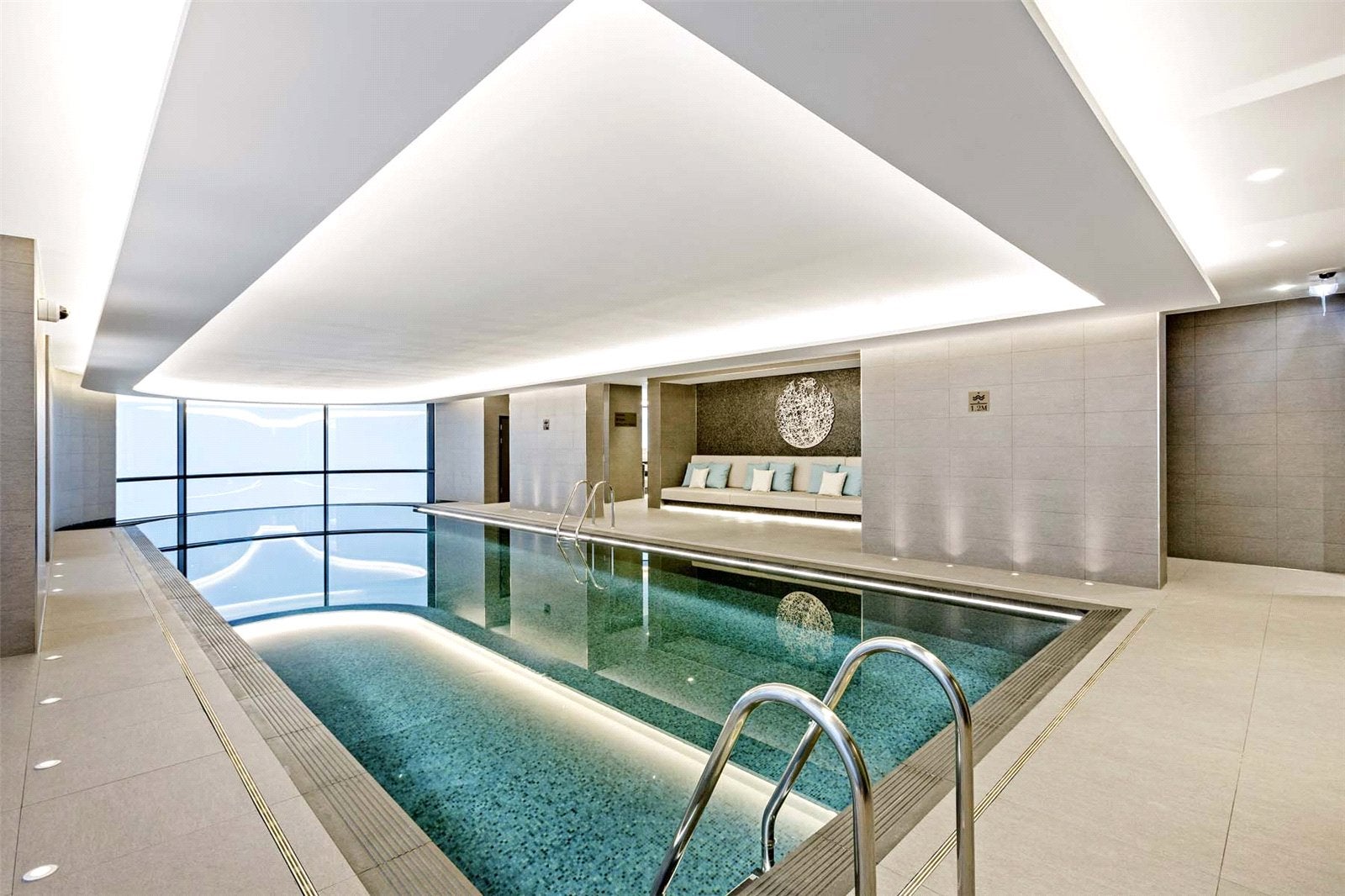 Flat Albert Embankment in Greater London