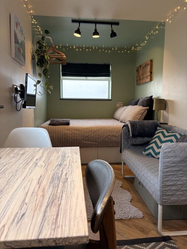Flat Dursley Road in Bristol