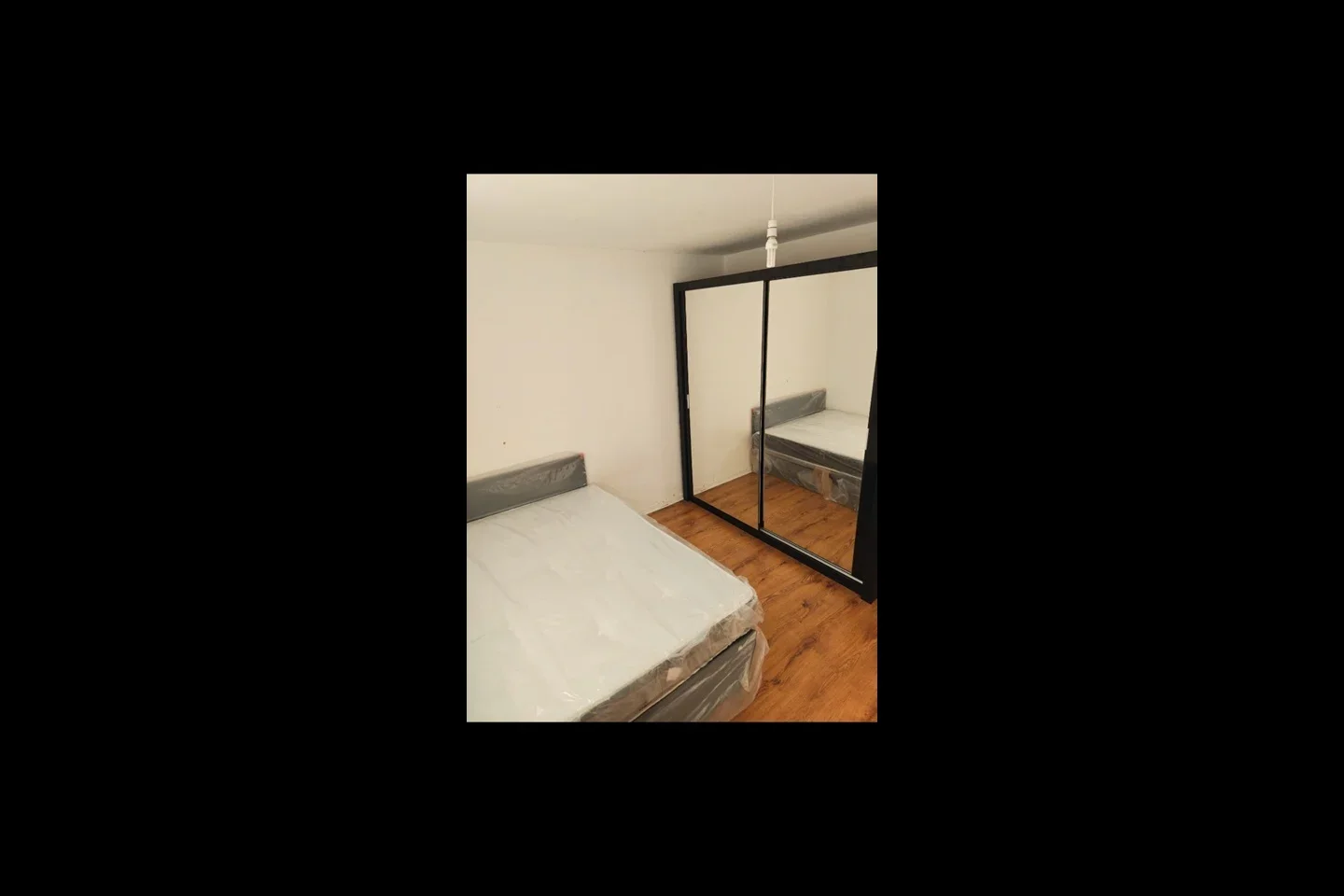Room Estuary Close in Greater London