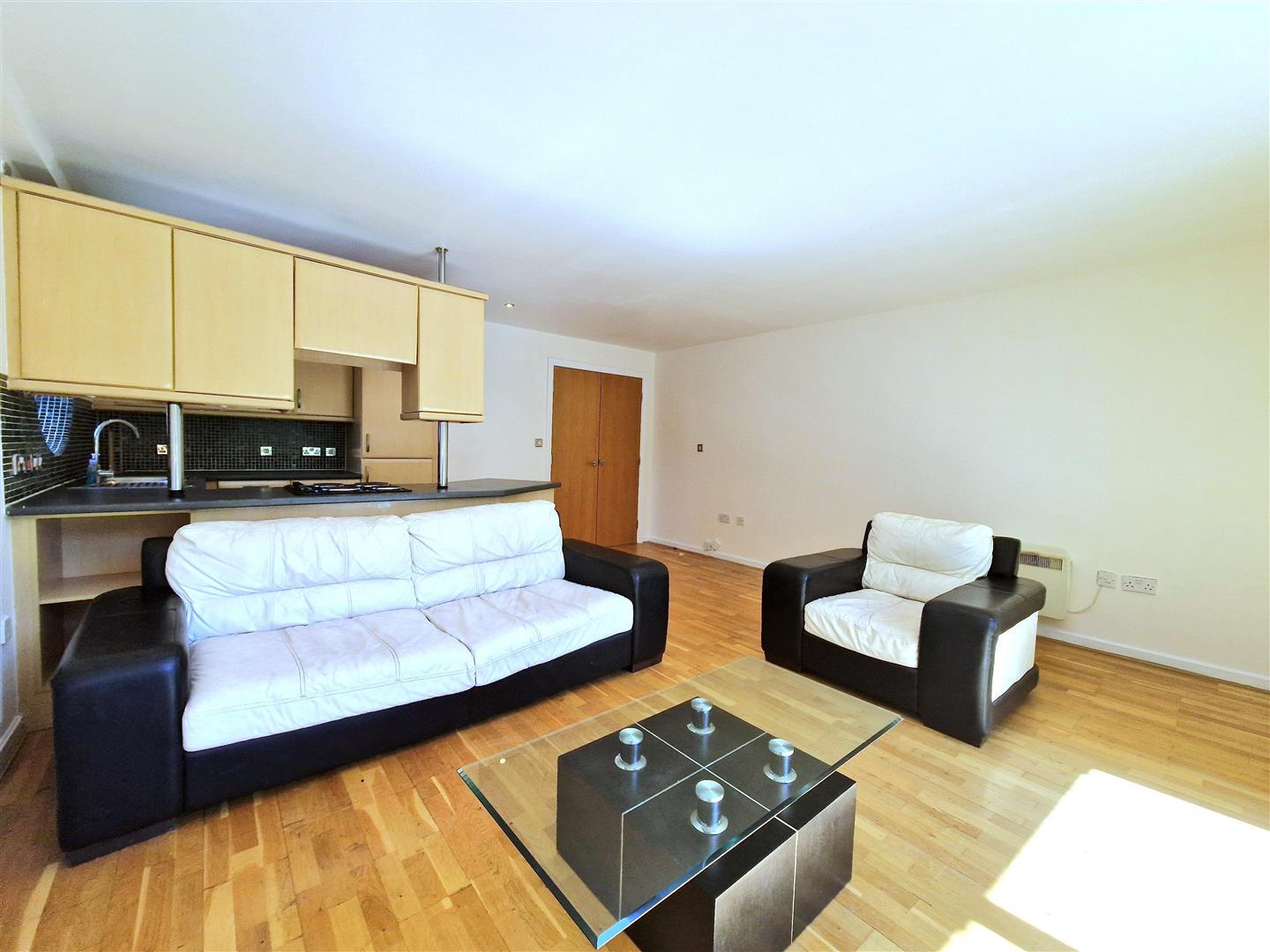 Flat Whitehall Quay in Leeds