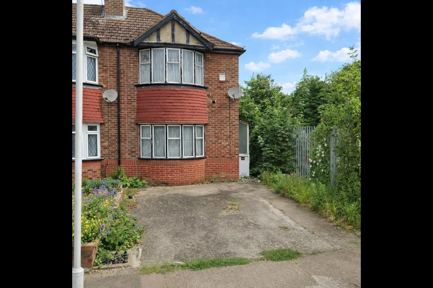 Flat Phelps Way in Greater London