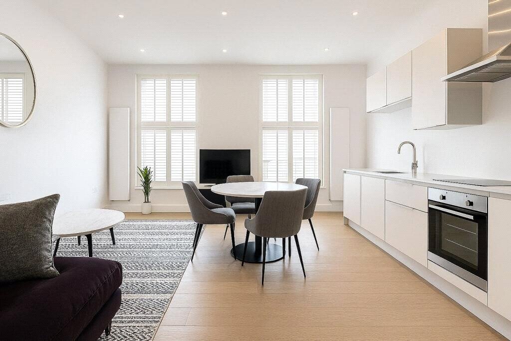 Flat Regent's Park Road in Greater London