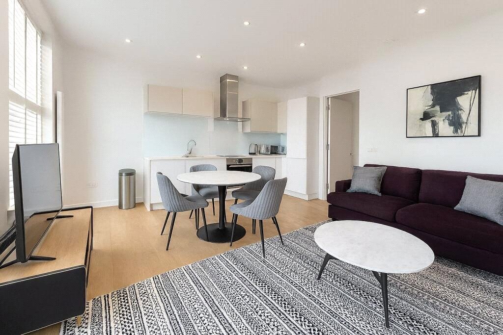 Flat Regent's Park Road in Greater London