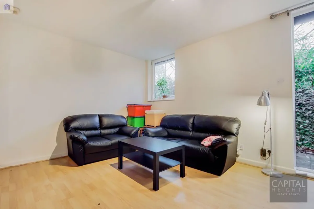 Flat Bridgeport Place in Greater London