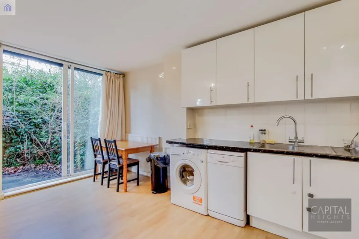 Flat Bridgeport Place in Greater London