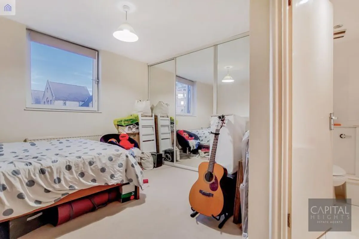 Flat Bridgeport Place in Greater London