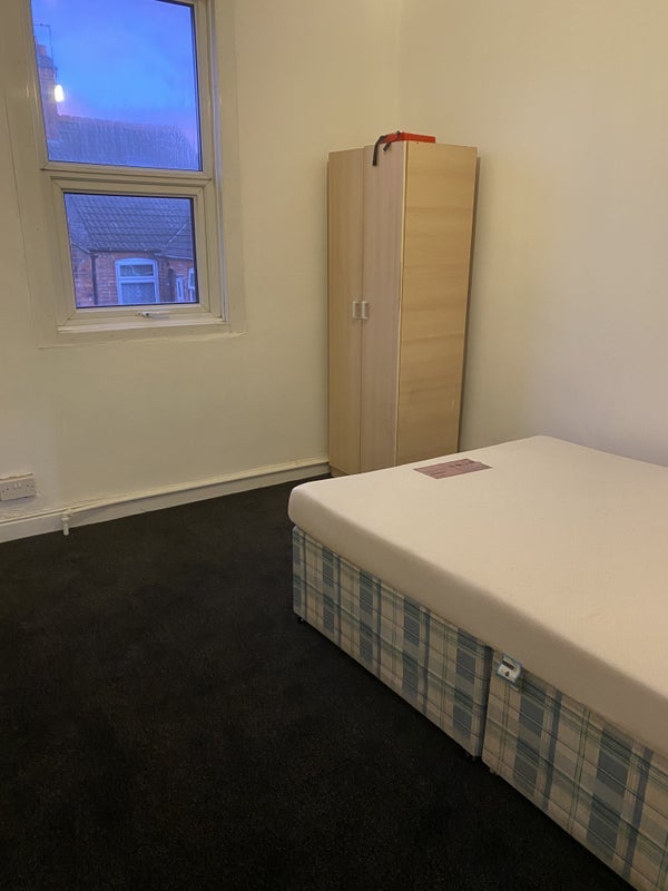 Room East Park Road in Leicester