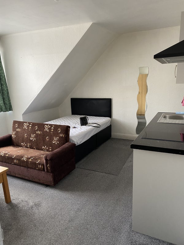 Room East Park Road in Leicester