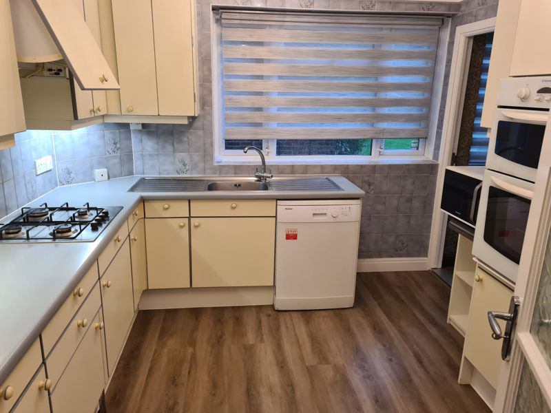 Room Jesmond Way in Greater London