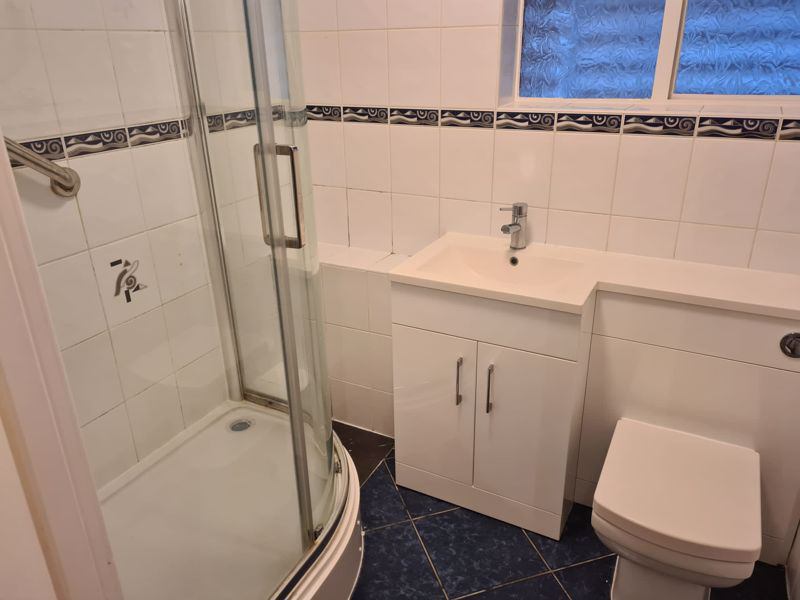 Room Jesmond Way in Greater London