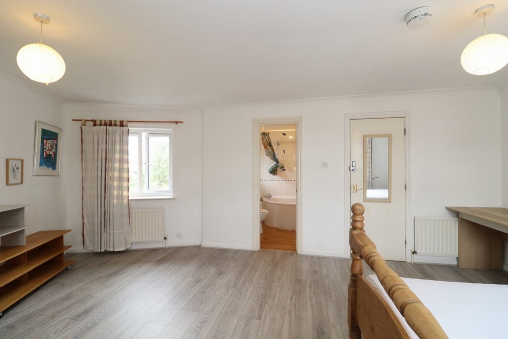 Room Globe Road in Greater London